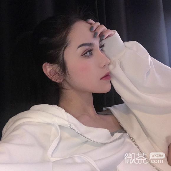 微信小清新干练时尚女生头像
