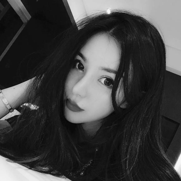 微信小清新干练时尚女生头像