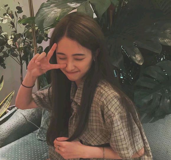 微信小清新干练时尚女生头像