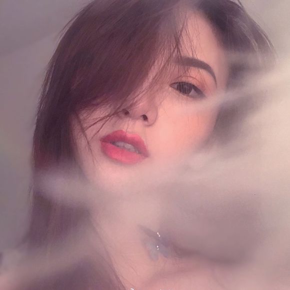 微信小清新干练时尚女生头像