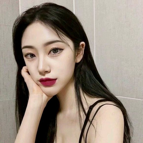 微信小清新干练时尚女生头像