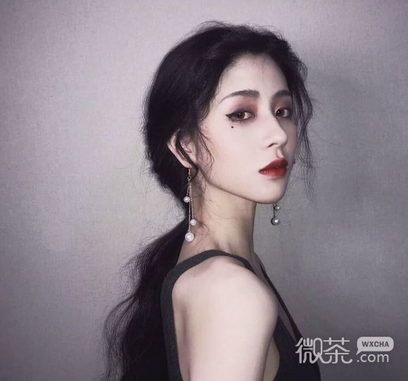 颓废伤感风格微信女生头像