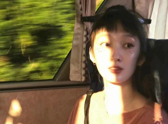 清新气质好看女生头像