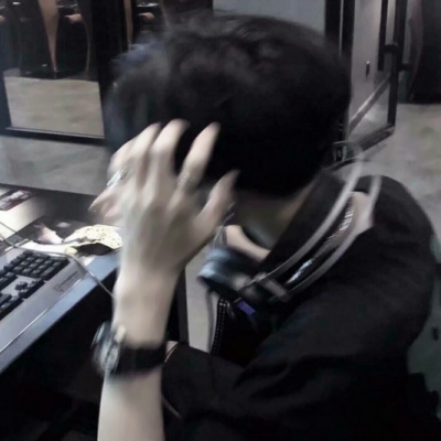 颓废伤感非主流的微信男生头像