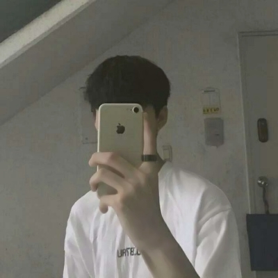 高冷禁欲风格的微信男生头像