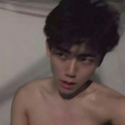 高冷禁欲风格的微信男生头像
