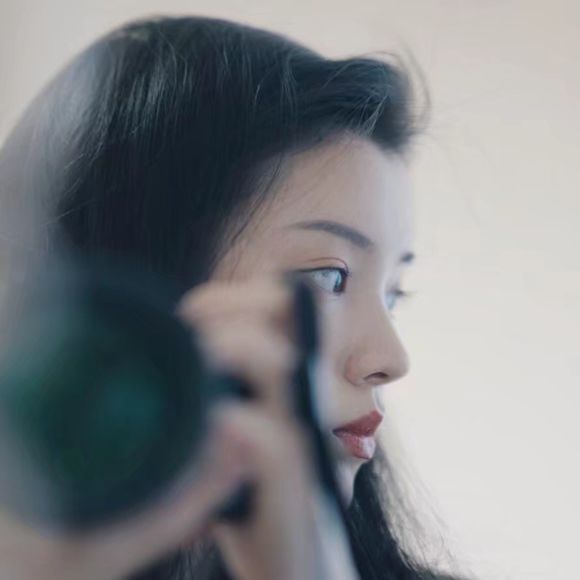 成熟性感阳光女生头像