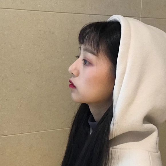 成熟性感阳光女生头像