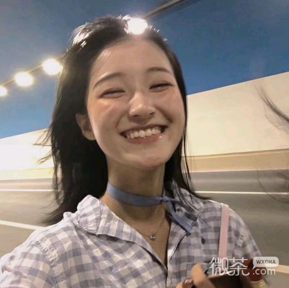 小清新俏皮性感女生头像