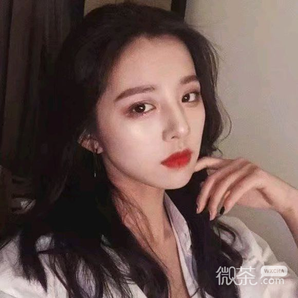 小清新俏皮性感女生头像