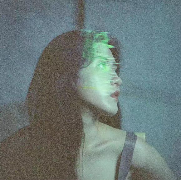 成熟性感阳光女生头像