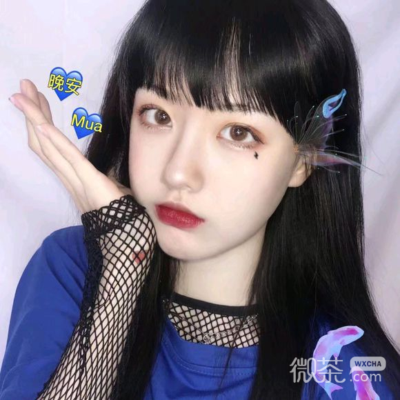 小清新俏皮性感女生头像