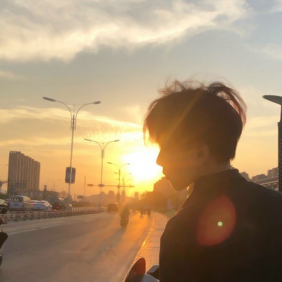 颓废伤感非主流的微信男生头像