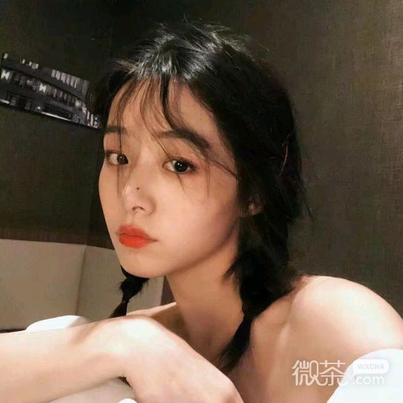 小清新俏皮性感女生头像