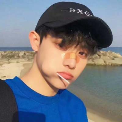 高冷禁欲风格的微信男生头像