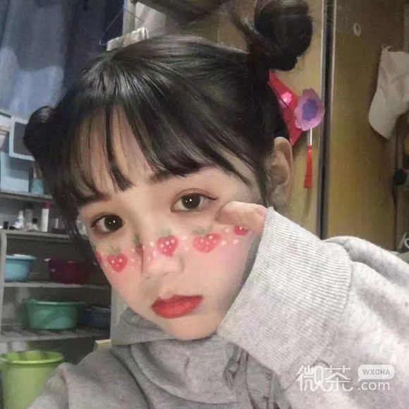 小清新俏皮性感女生头像