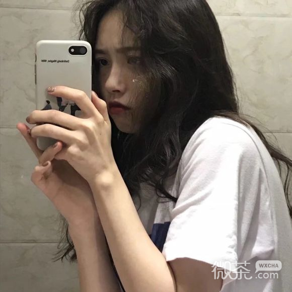 小清新俏皮性感女生头像