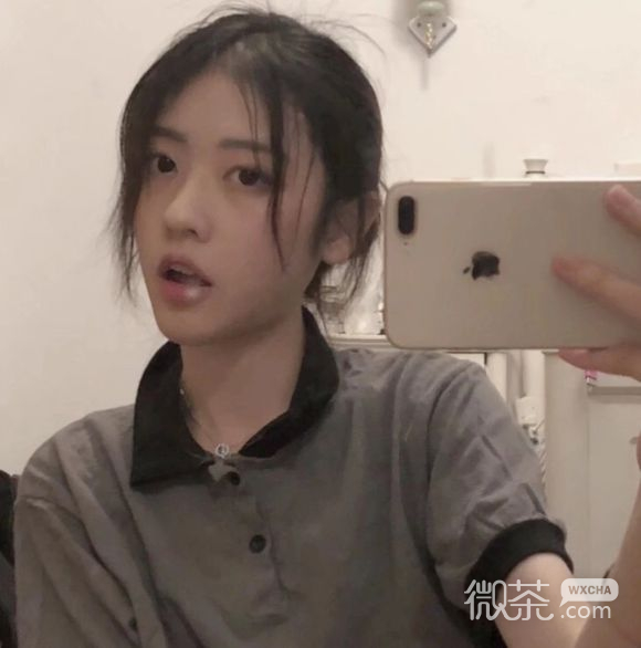 小清新俏皮性感女生头像
