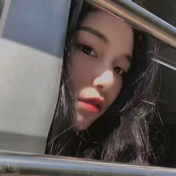 成熟性感阳光女生头像