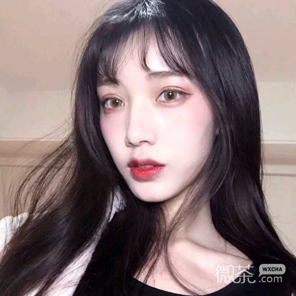 小清新俏皮性感女生头像