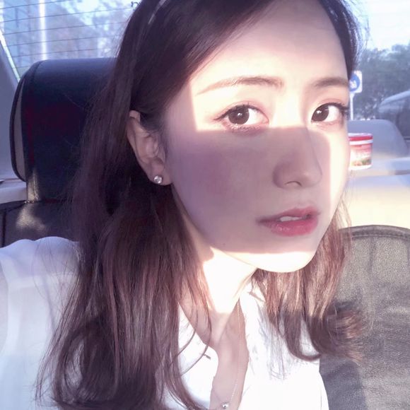 成熟性感阳光女生头像