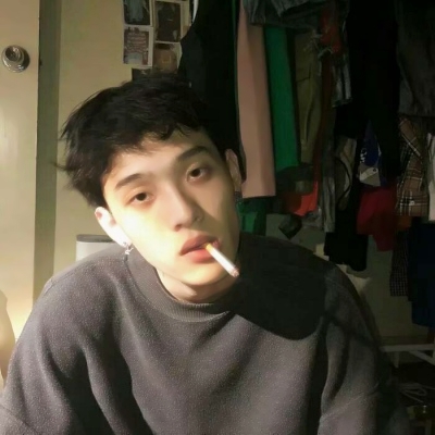 高冷禁欲风格的微信男生头像