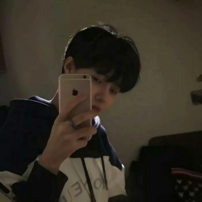 高冷禁欲风格的微信男生头像