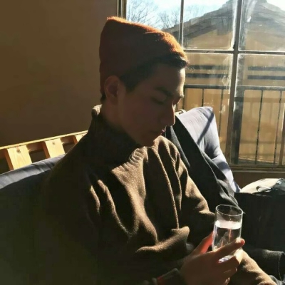 高冷禁欲风格的微信男生头像