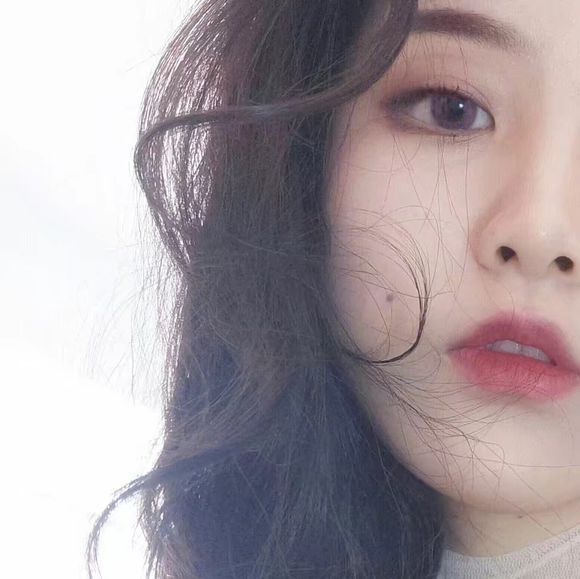 成熟性感阳光女生头像