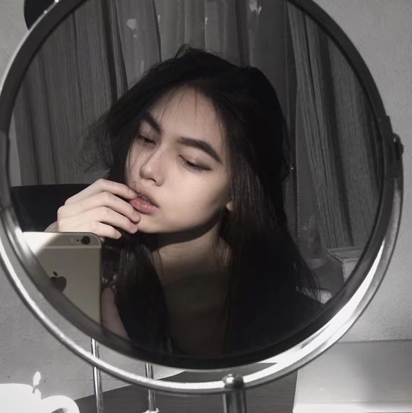 成熟性感阳光女生头像