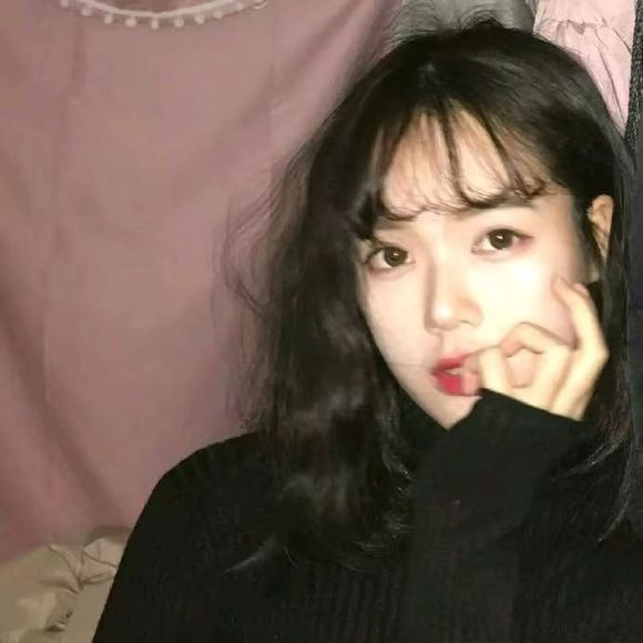 微信冷酷黑白时尚女生头像