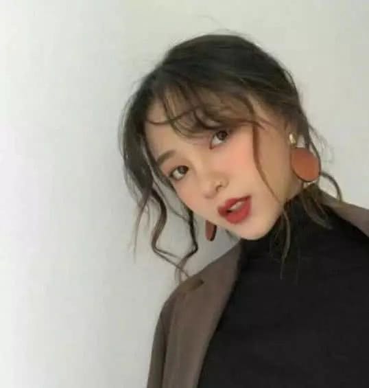 清新潮流长发女生头像