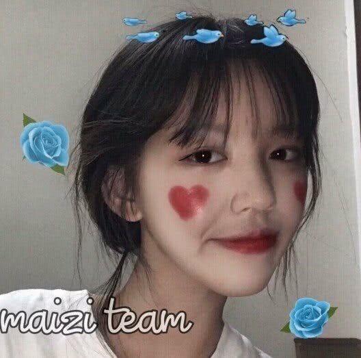 微信冷酷黑白时尚女生头像