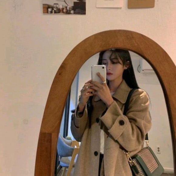 微信冷酷黑白时尚女生头像