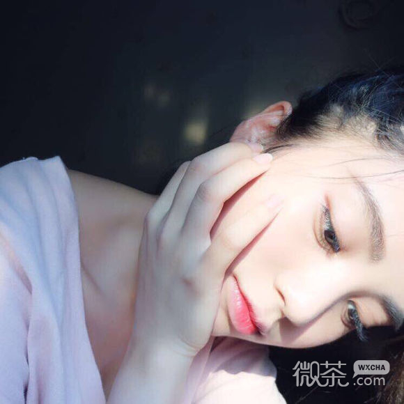 小清新深沉时尚女生头像