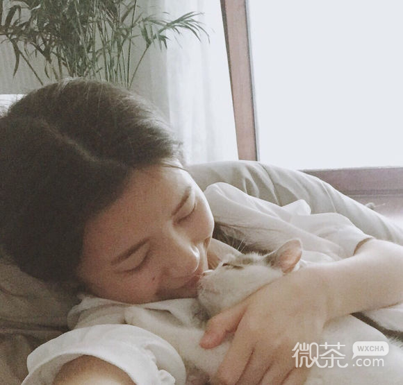 小清新深沉时尚女生头像