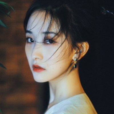 唯美高冷范的微信女生图片