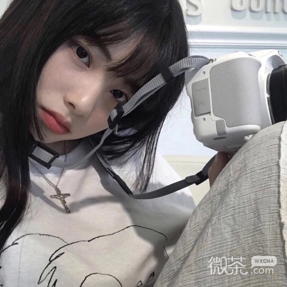 深沉时尚长发女生头像
