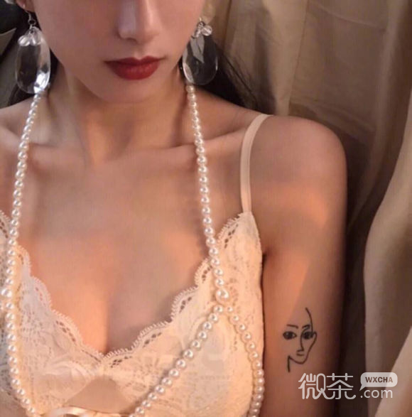 佛系时尚长发女生头像