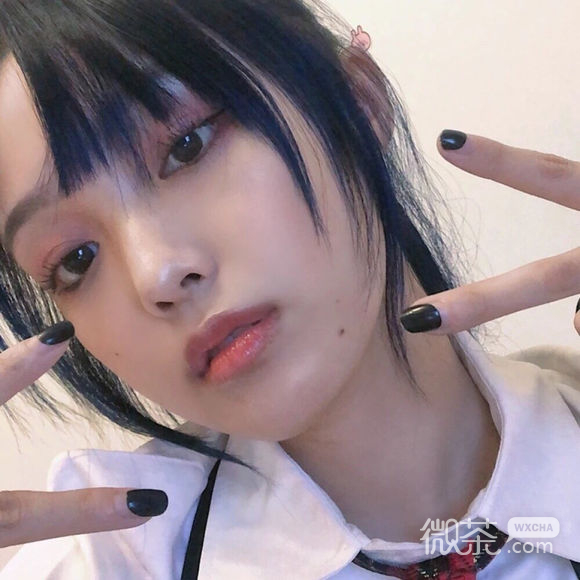 深沉时尚长发女生头像