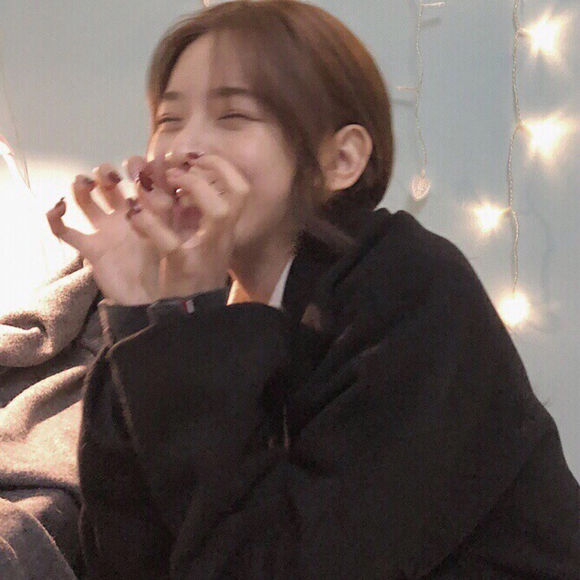 粉嫩清新深沉时尚女生头像