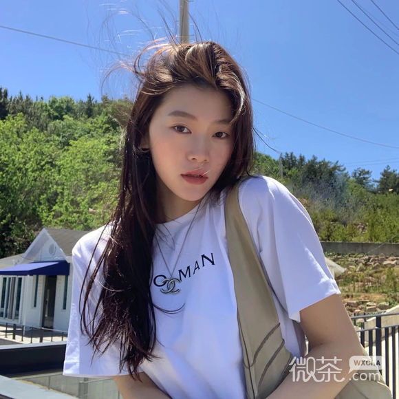 深沉时尚长发女生头像