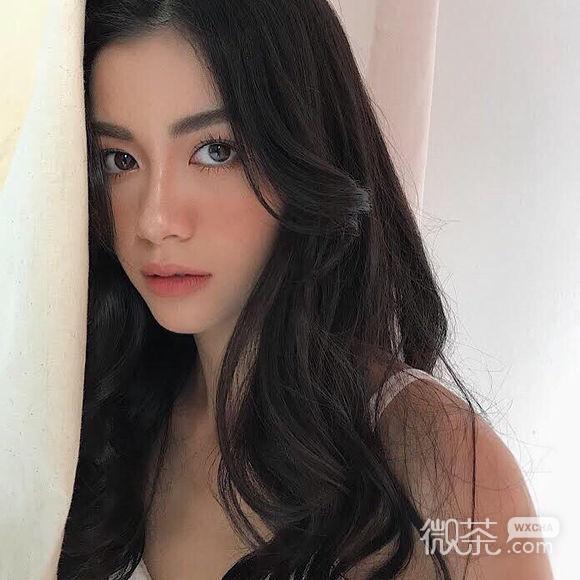 深沉时尚长发女生头像