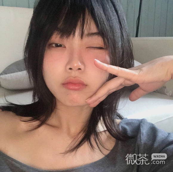 深沉时尚长发女生头像