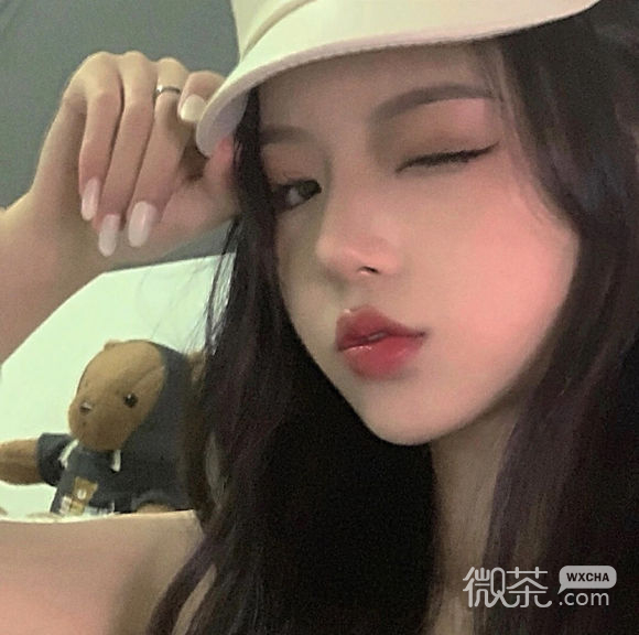 深沉时尚长发女生头像