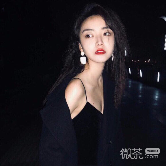 深沉时尚长发女生头像
