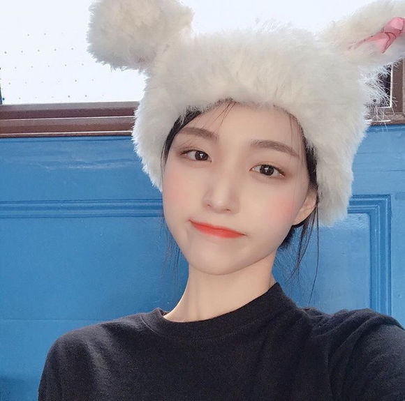 佛系时尚长发女生头像