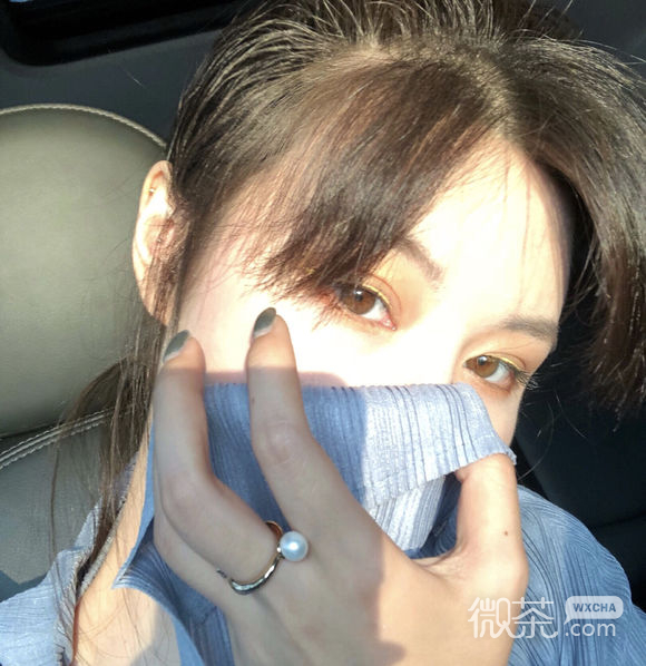 深沉时尚长发女生头像