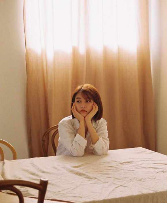 佛系时尚长发女生头像