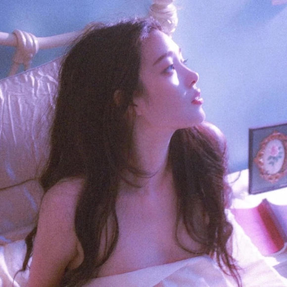 粉嫩清新深沉时尚女生头像